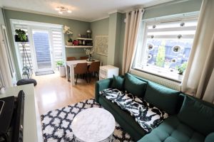 Lounge/Diner- click for photo gallery